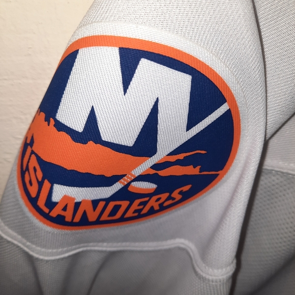 NWT Reebok Bridgeport Sound Tigers Hockey Jersey White - Picture 5 of 7